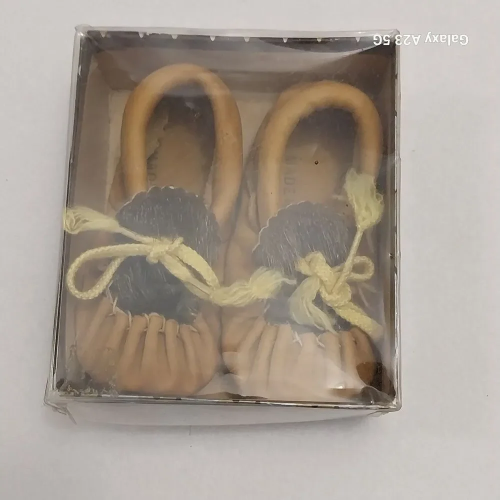 VTG Deerskin And Beaver Baby Moccasins Shoes Sz 4 Made In Canada #C014
